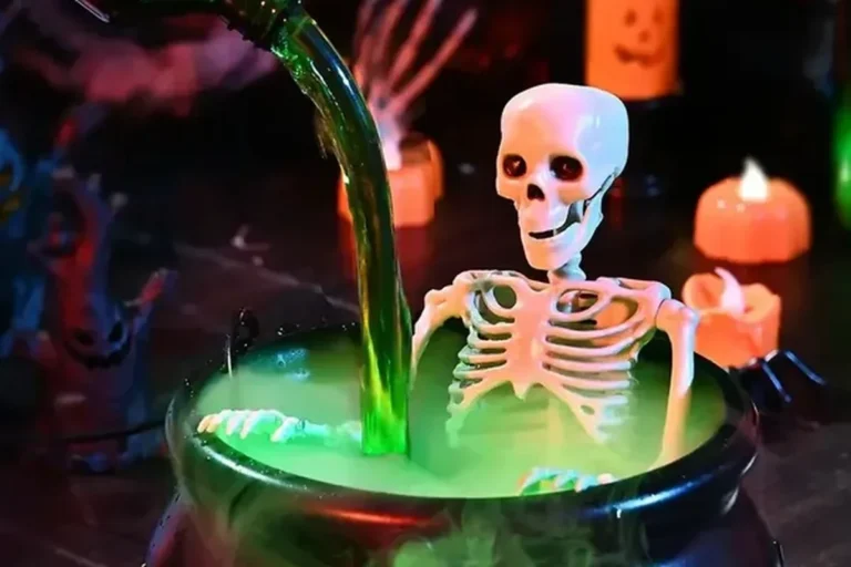 21 90s Halloween Decor Ideas To Try This Year