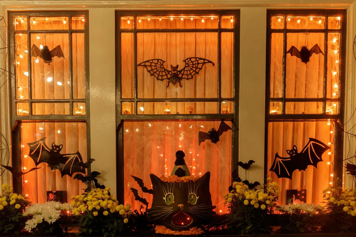 23 Halloween Window Decor Ideas To Try This Year