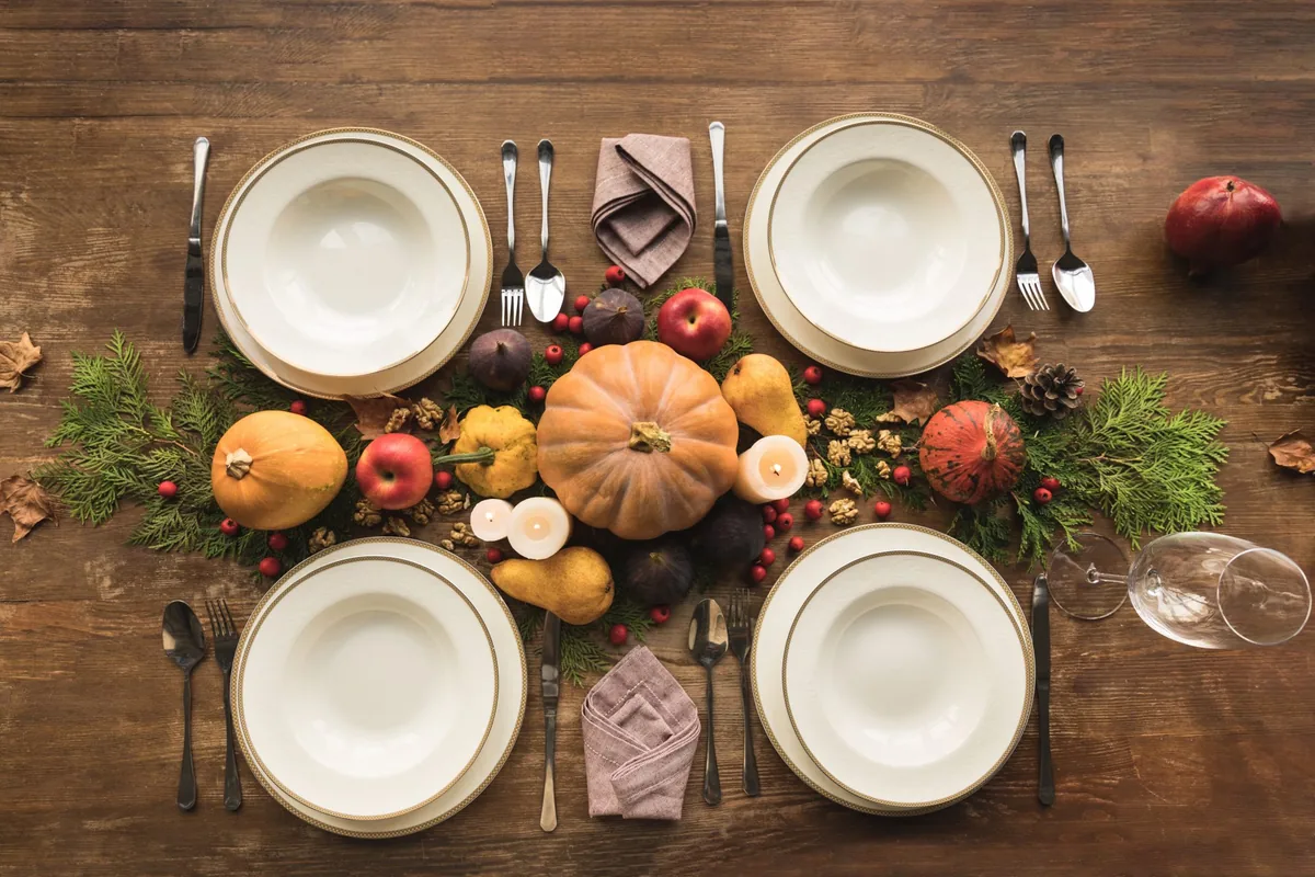 21 Thanksgiving Table Decor Ideas To Try This Year - idea 1
