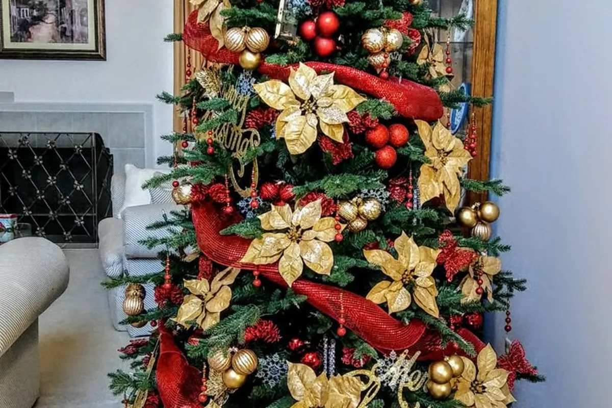 29 Christmas Tree Ideas For 2026 To Try This Year - idea 3