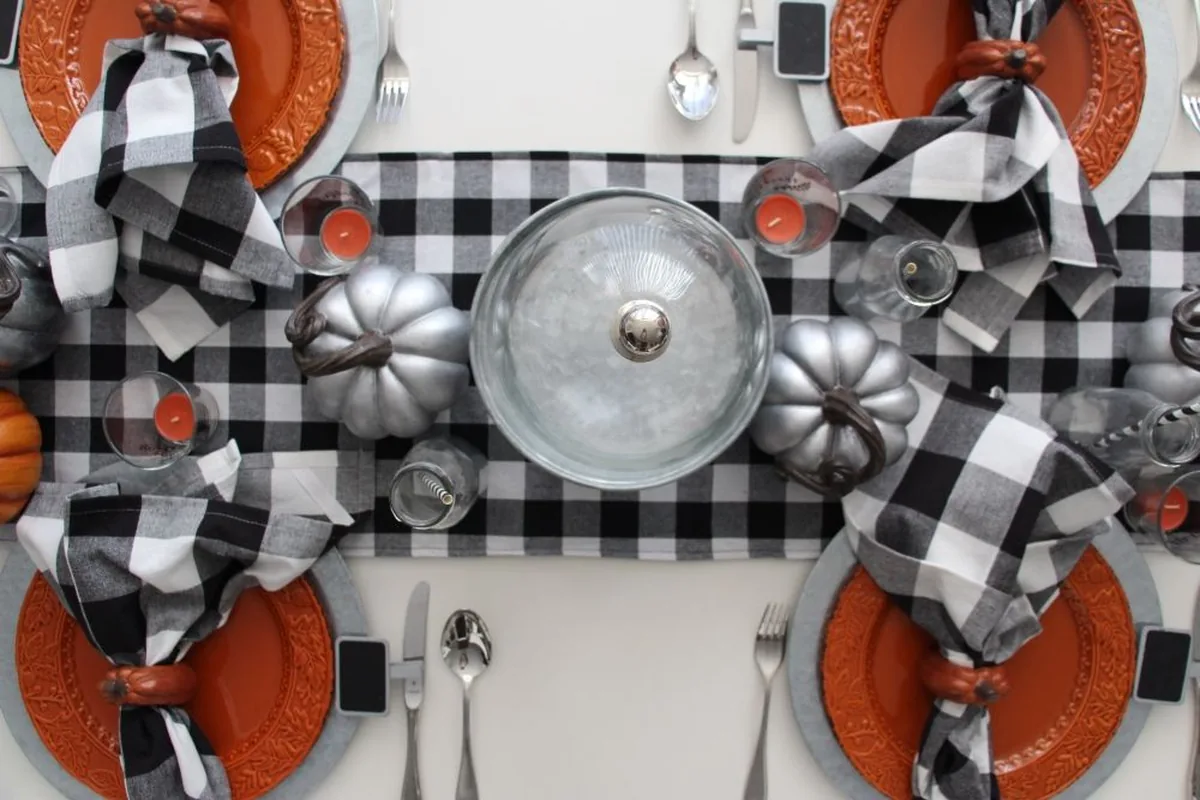 21 Thanksgiving Table Decor Ideas To Try This Year - idea 3