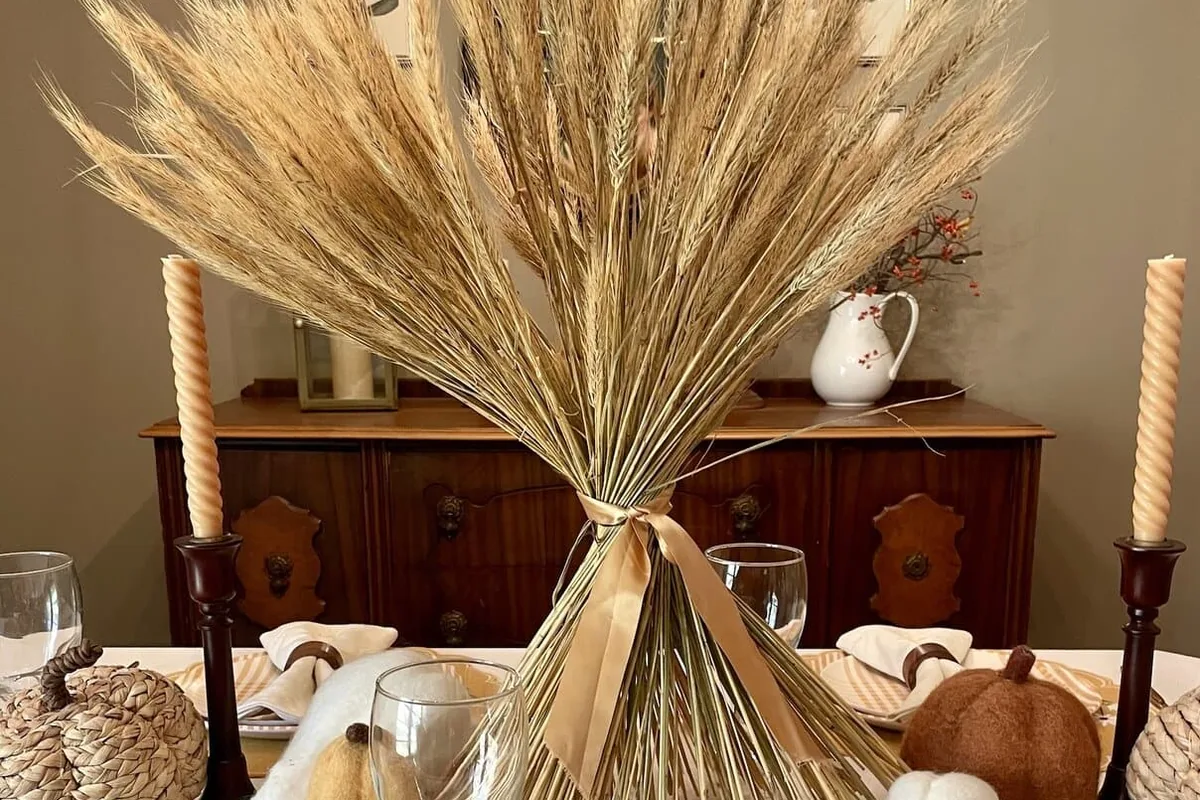 21 Thanksgiving Table Decor Ideas To Try This Year - idea 4