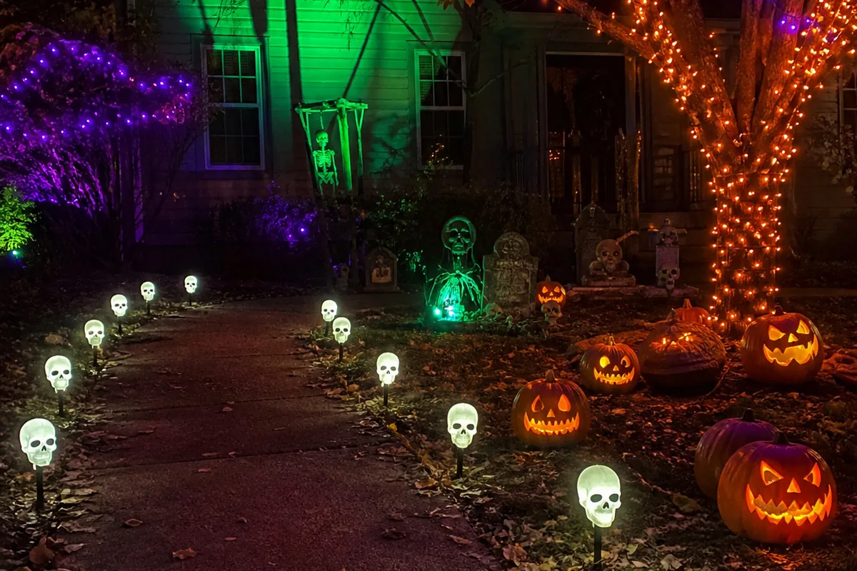 21 Backyard Halloween Party Ideas To Try This Year - idea 4