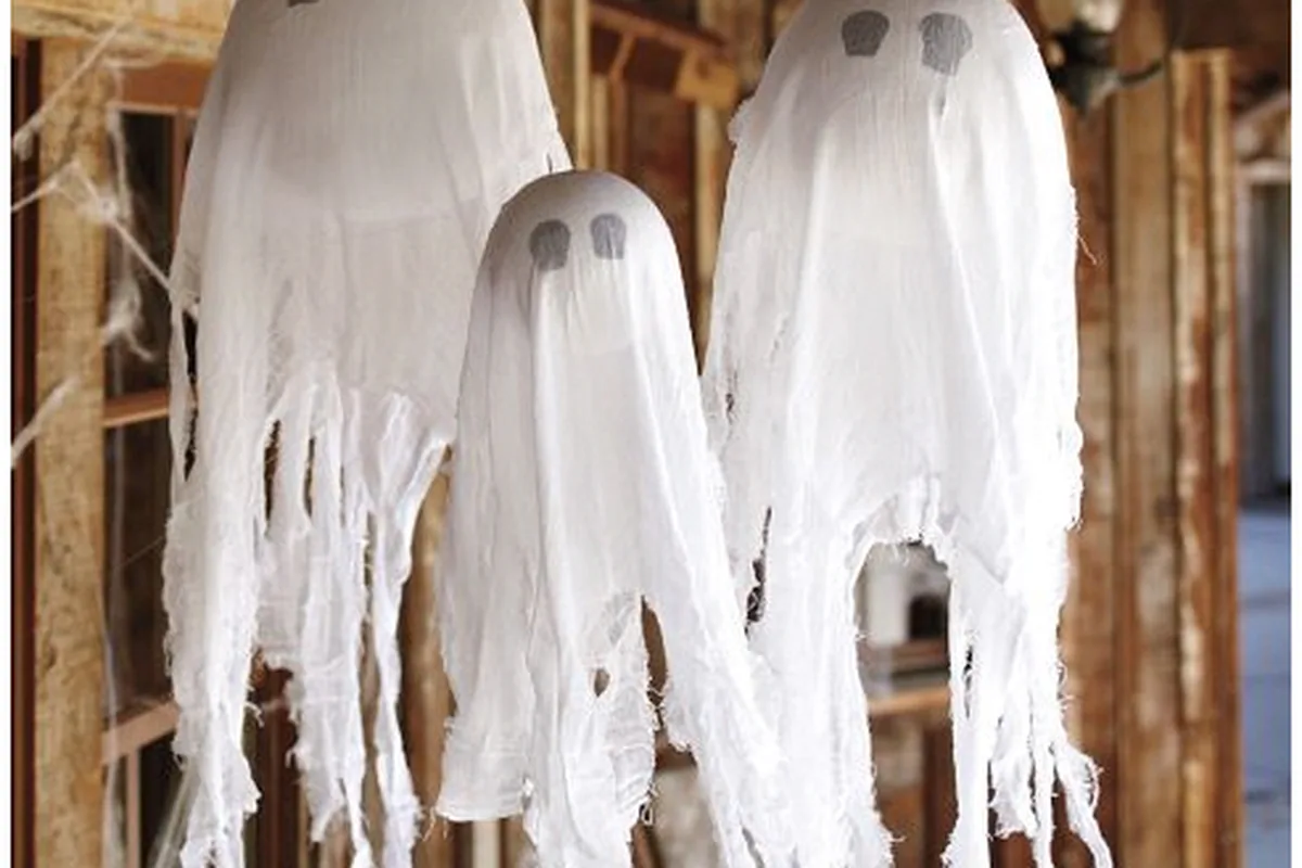 27 Easy DIY Outdoor Halloween Decorations To Try This Year - idea 7