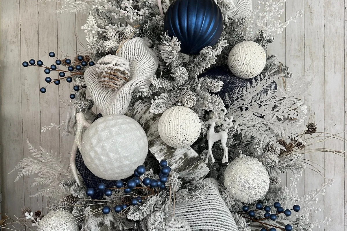 29 Christmas Tree Ideas For 2026 To Try This Year - idea 7