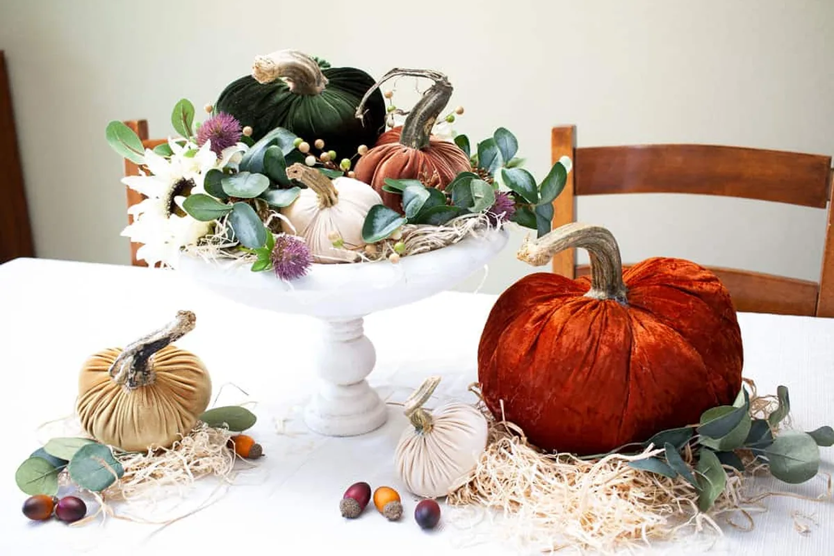 21 Thanksgiving Table Decor Ideas To Try This Year - idea 7
