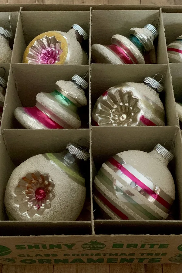 90s christmas decor idea 7