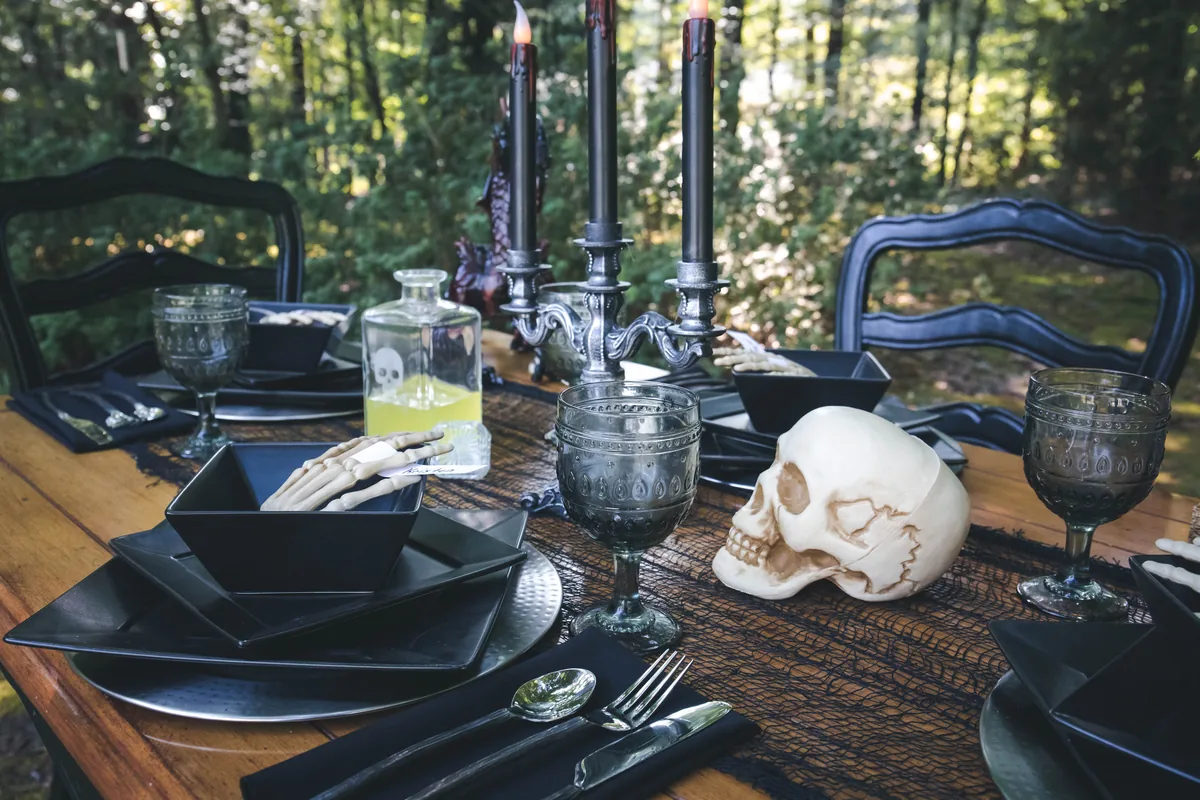 21 Backyard Halloween Party Ideas To Try This Year - idea 9