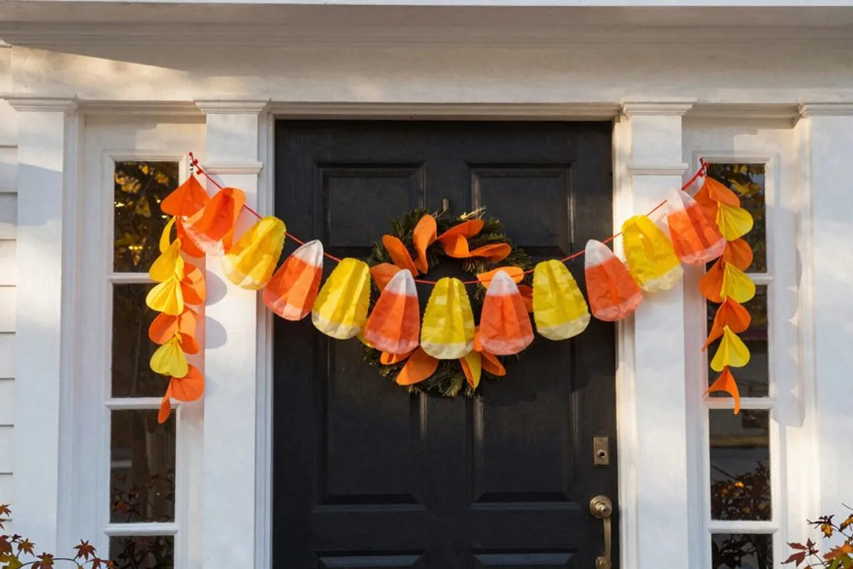 23 Halloween Window Decor Ideas To Try This Year - idea 13