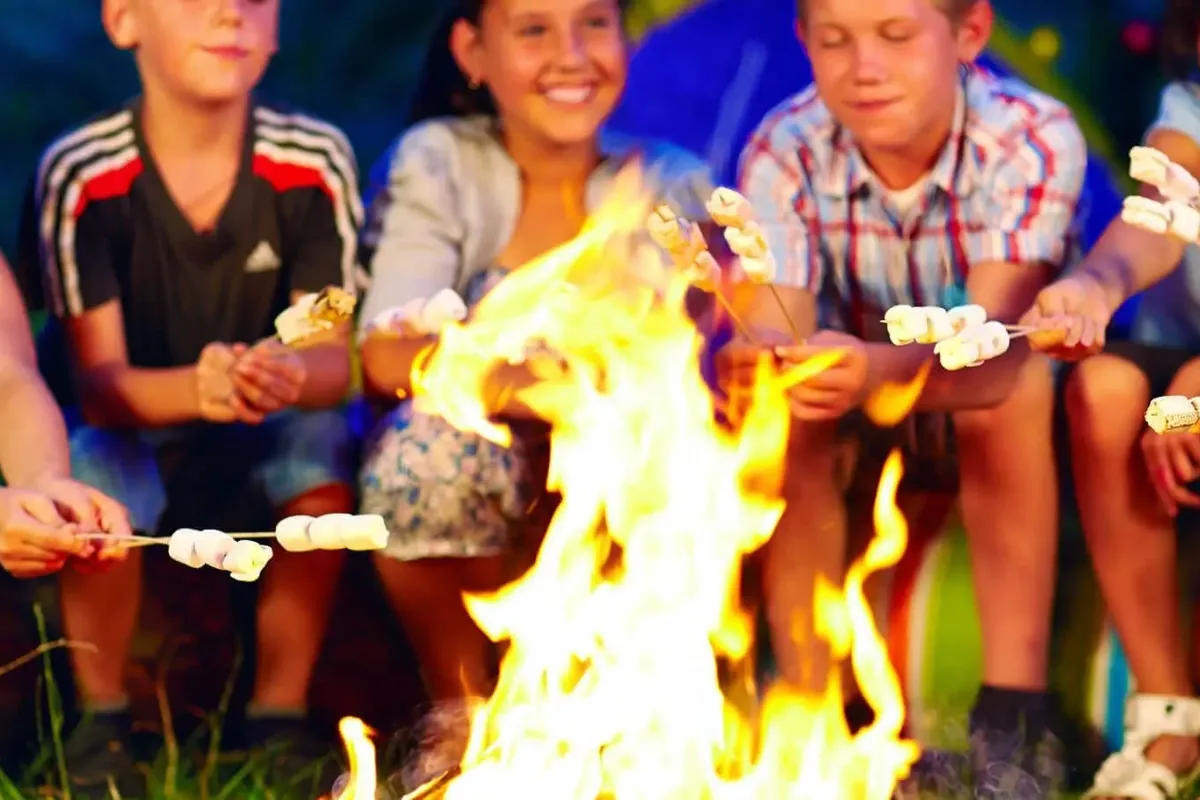 21 Backyard Halloween Party Ideas To Try This Year - idea 14