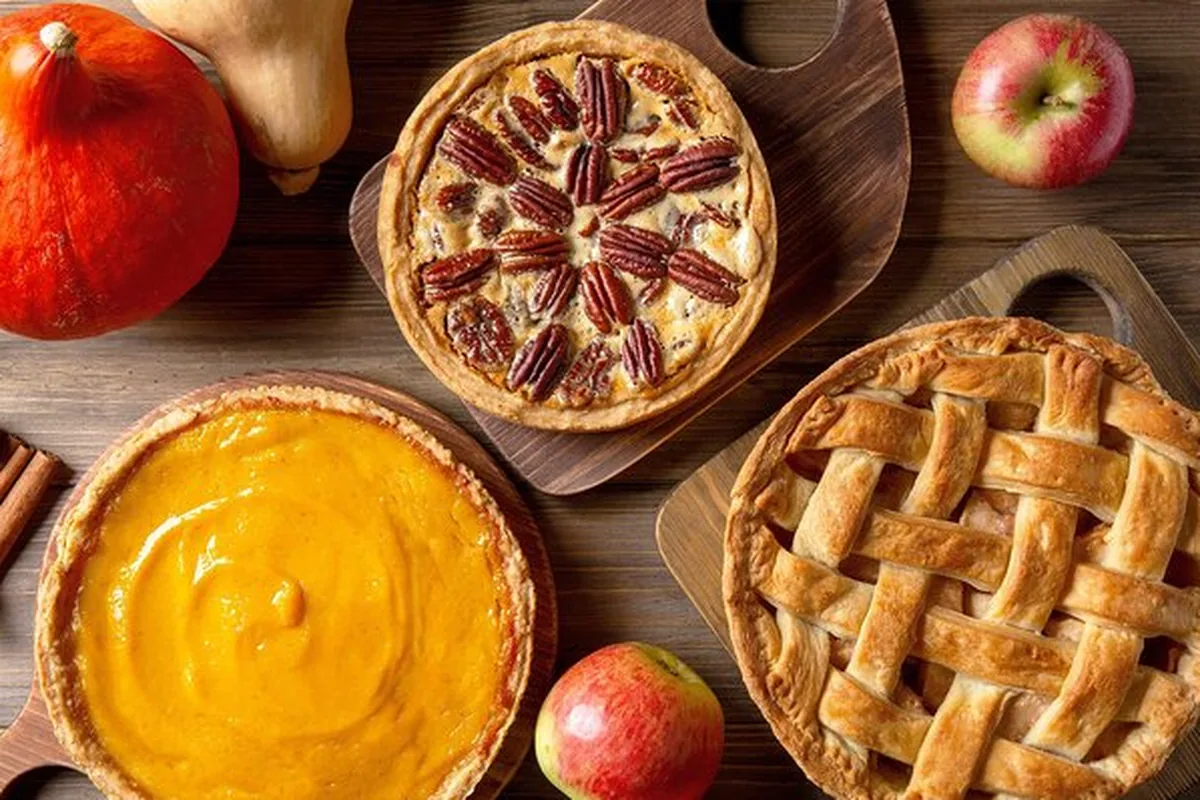 21 Thanksgiving Table Decor Ideas To Try This Year - idea 15