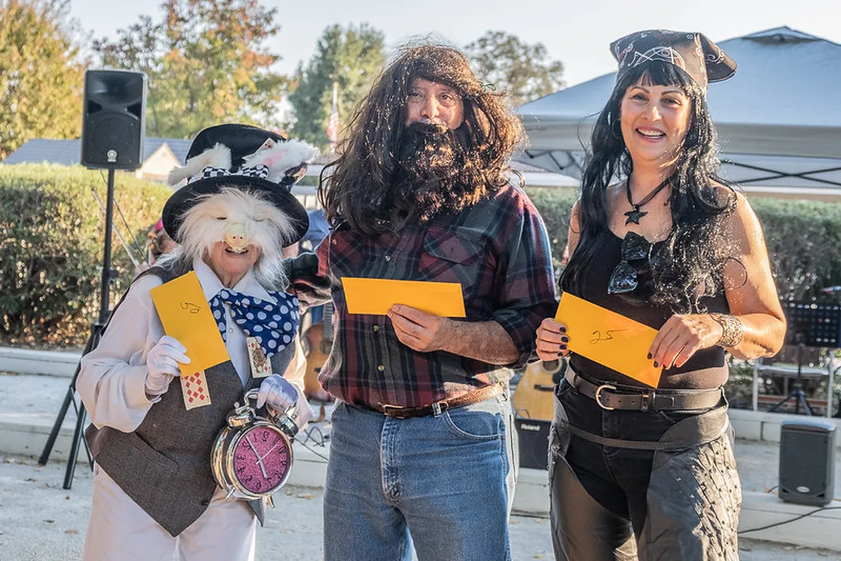 21 Backyard Halloween Party Ideas To Try This Year - idea 15