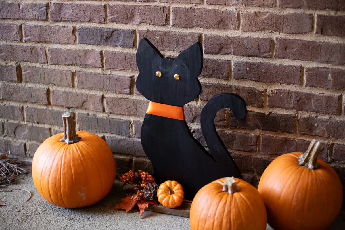 27 Easy DIY Outdoor Halloween Decorations To Try This Year - idea 15