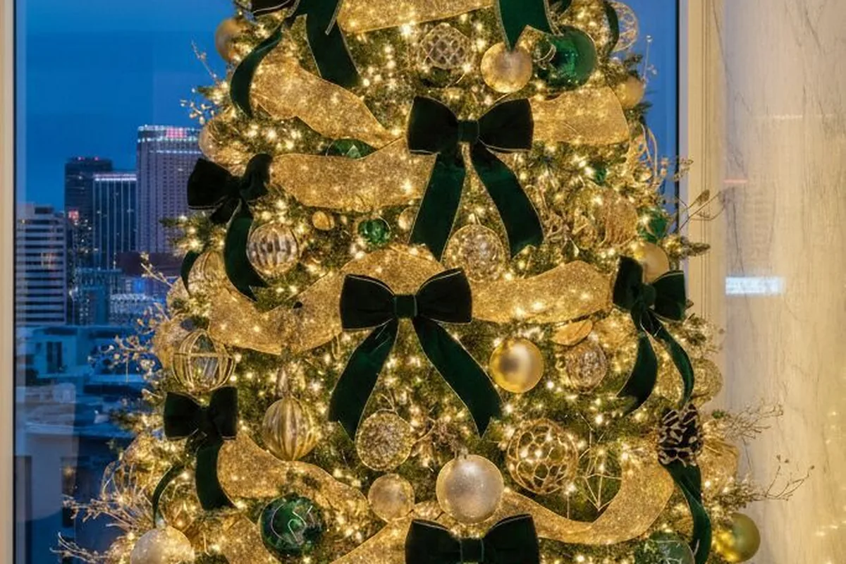 29 Christmas Tree Ideas For 2026 To Try This Year - idea 16