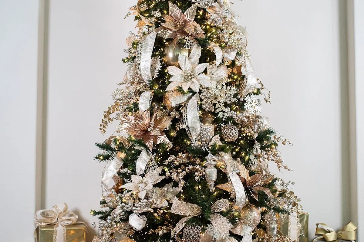 29 Christmas Tree Ideas For 2026 To Try This Year - idea 17