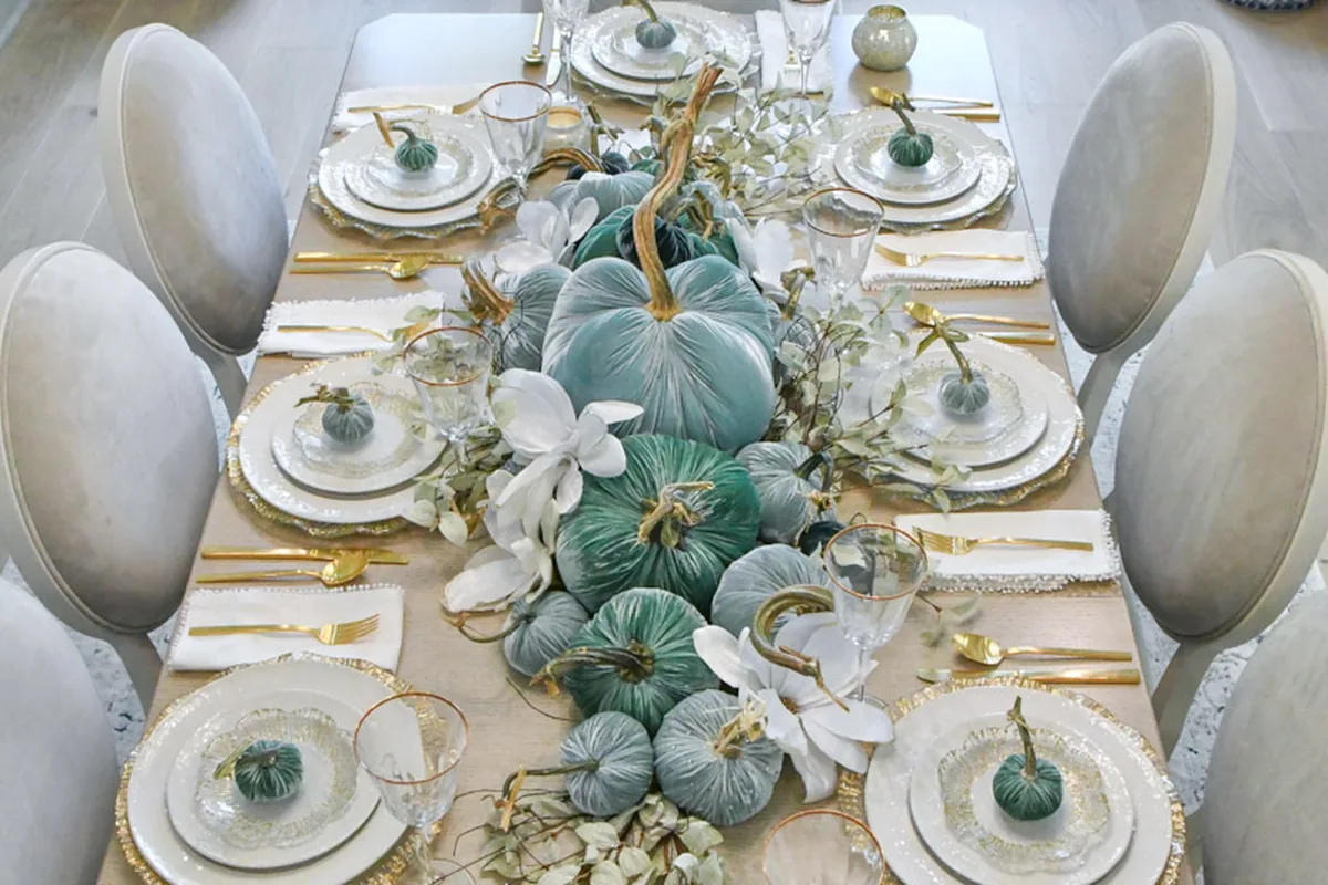 21 Thanksgiving Table Decor Ideas To Try This Year - idea 17