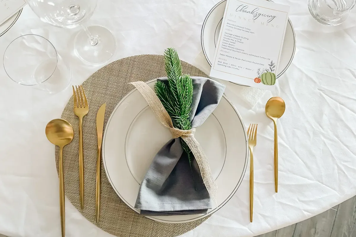 21 Thanksgiving Table Decor Ideas To Try This Year - idea 18