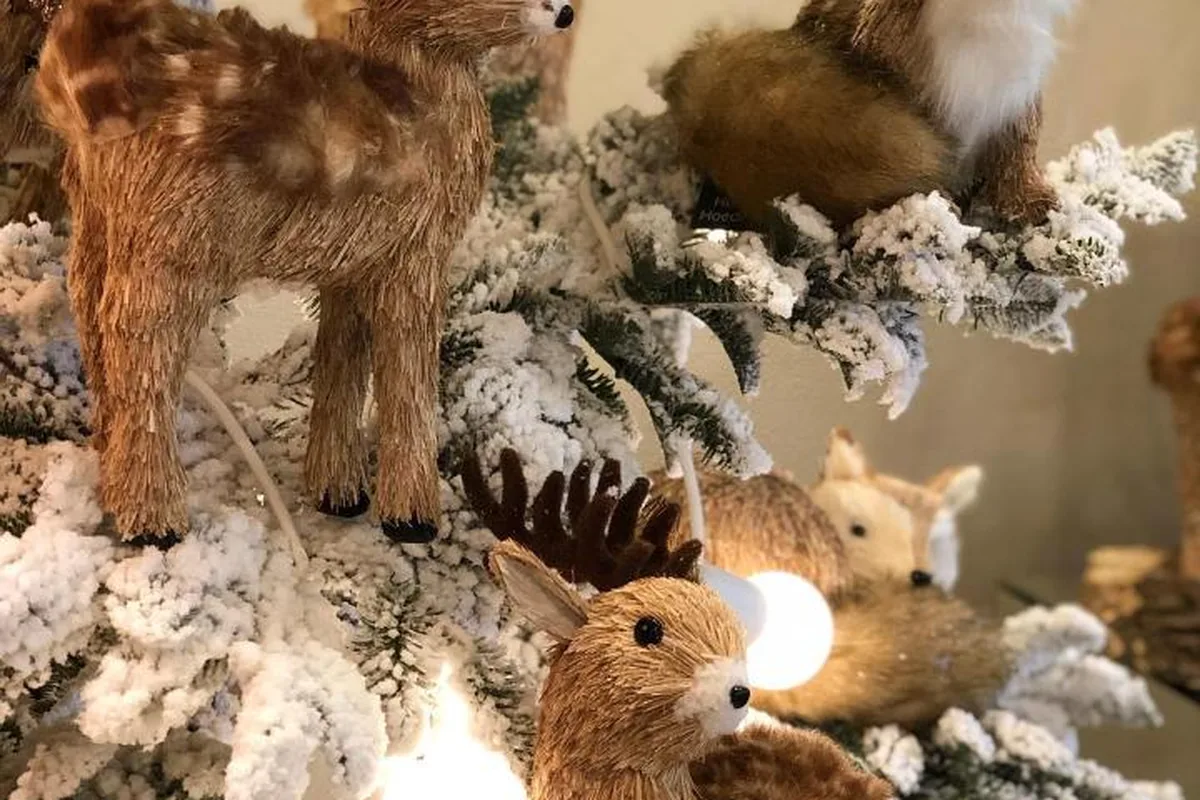 29 Christmas Tree Ideas For 2026 To Try This Year - idea 19