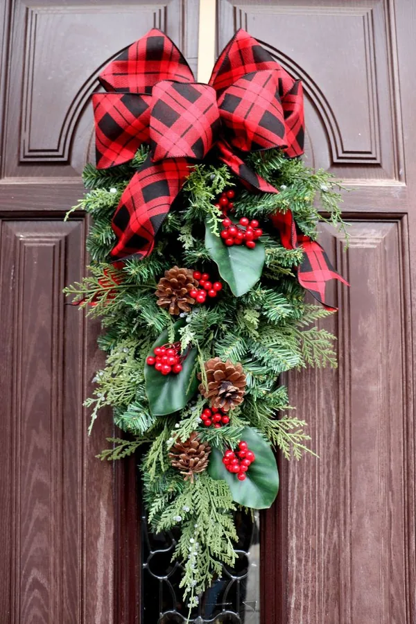 christmas door decorating contest idea 21